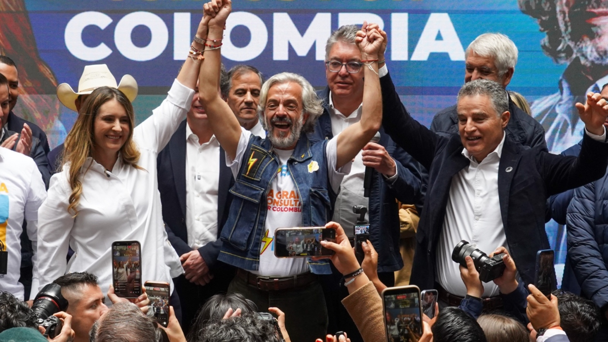 Paloma Valencia se refiere a comentarios del presidente Petro sobre Juan Daniel Oviedo: “Es gay”

 – En la mira