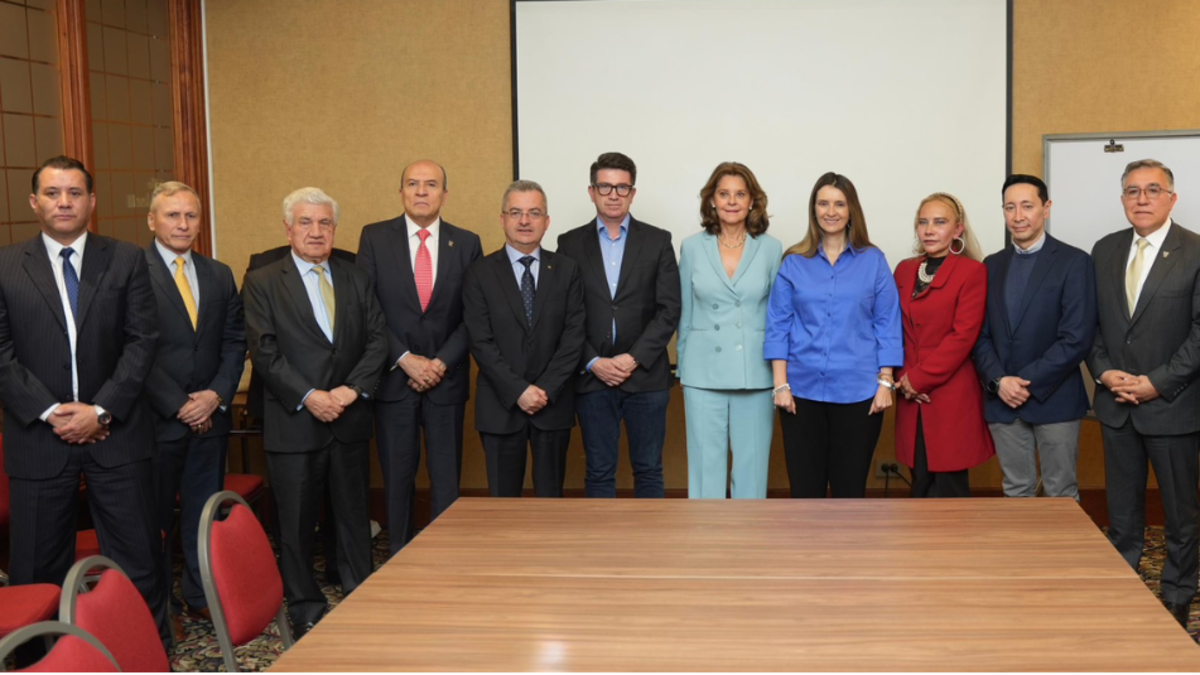 Exministros de Defensa y generales retirados declaran su apoyo a la candidatura de Paloma Valencia

 – En la mira