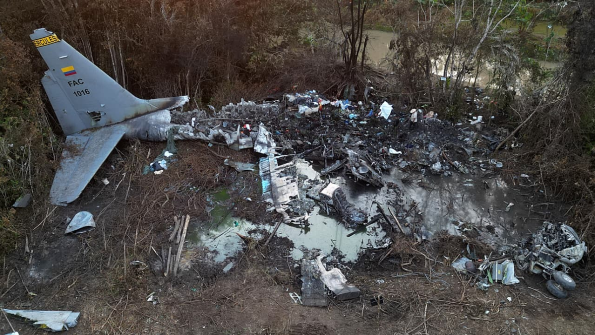 Impactantes fotos muestran lo sucedido con el avión Hércules C-130 de la Fuerza Aérea que se estrelló en Putumayo, matando a 69 personas

 – En la mira
