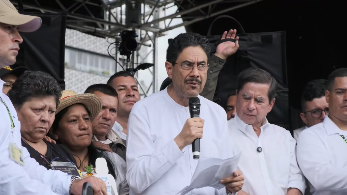 “Mis palabras fueron perversamente sacadas de contexto por el alcalde y el gobernador de Antioquia”.

 – En la mira