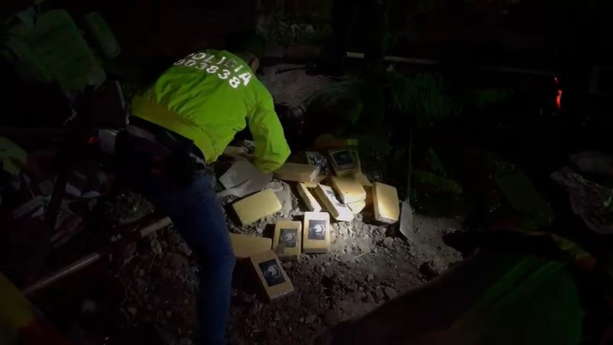 Así funcionaba el taller de latón y pintura de Cali, que era una fachada que escondía media tonelada de cocaína vinculada a la construcción “Jaime Martínez”.

 – En la mira