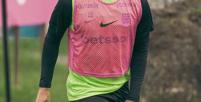 Eduard Bello pidió disculpas a la afición de Nacional por su tarjeta roja

 – En la mira