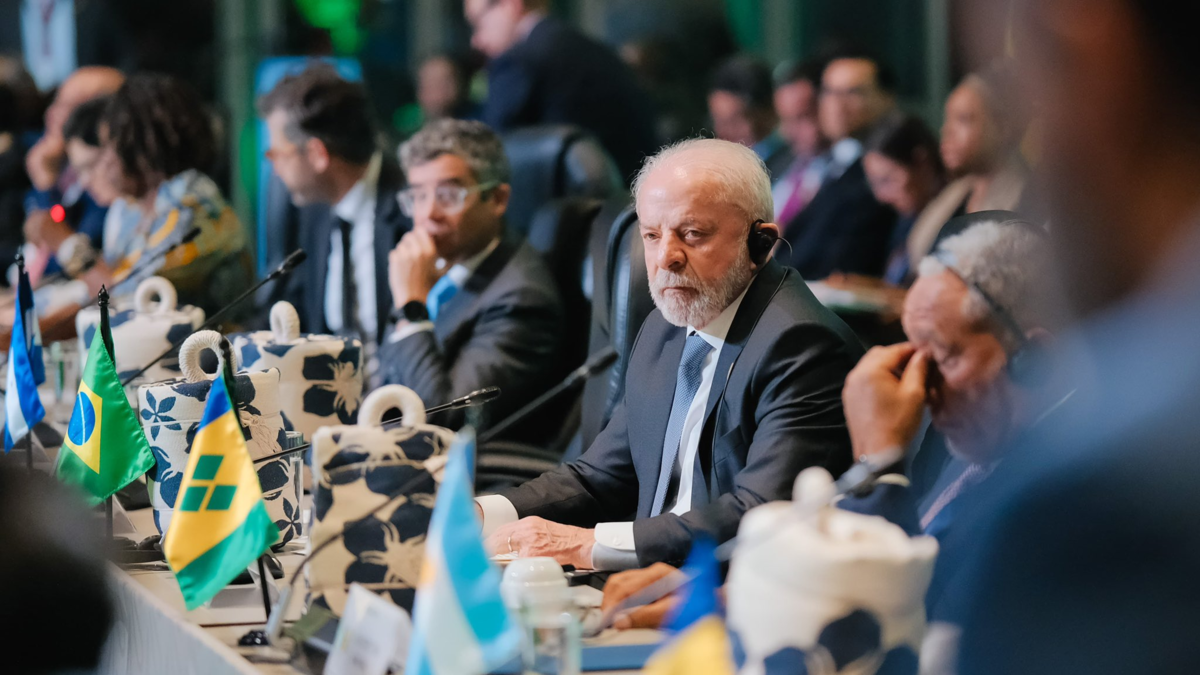 El presidente Gustavo Petro llegó tarde al foro Celac-África en Bogotá y habría causado malestar en las delegaciones.

 – En la mira