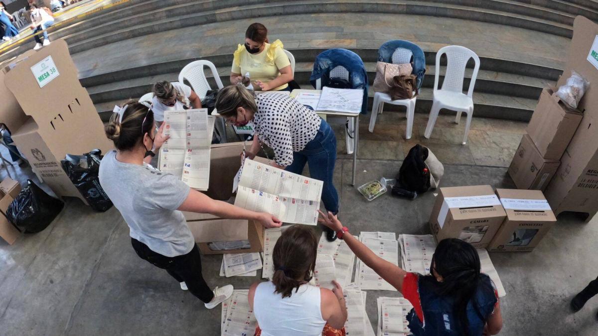 Hay diferencias entre formas electorales que superan los 200 votos en una mesa

 – En la mira