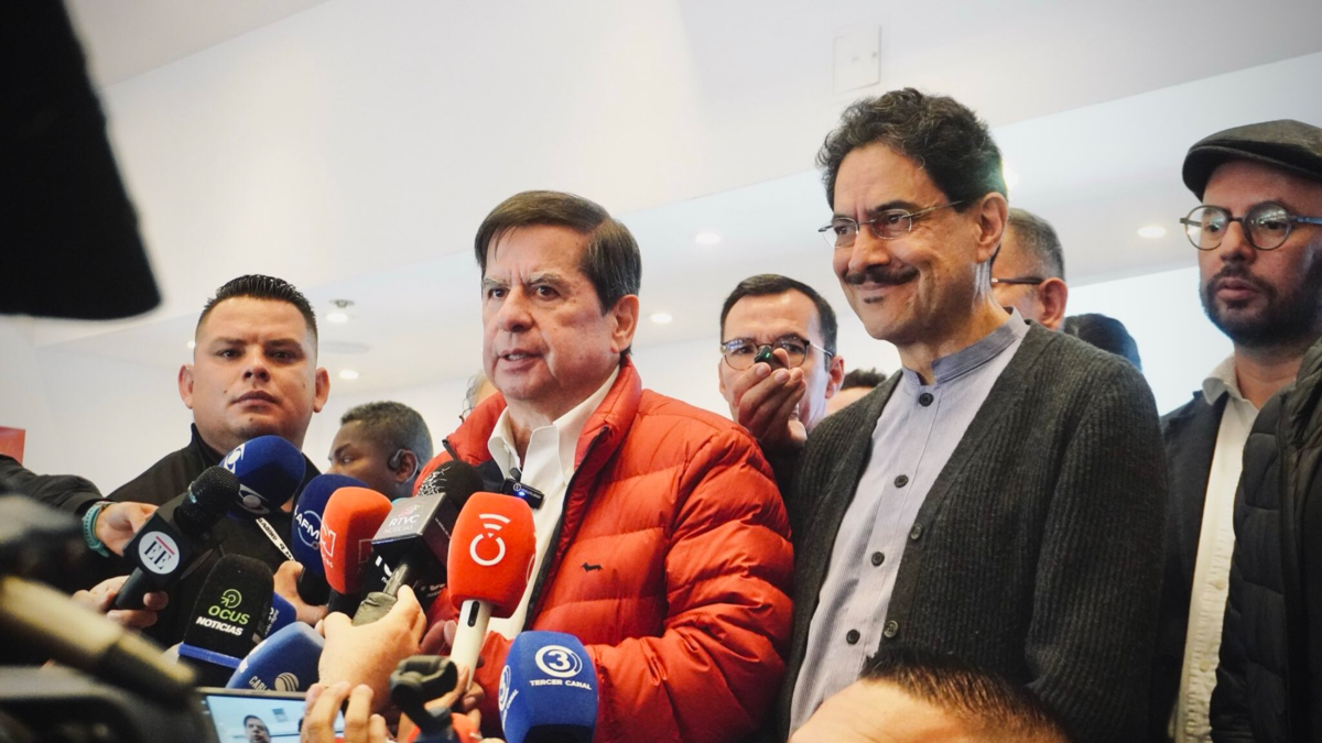 La estrategia de campaña de Iván Cepeda para buscar votos no izquierdistas:

 – En la mira