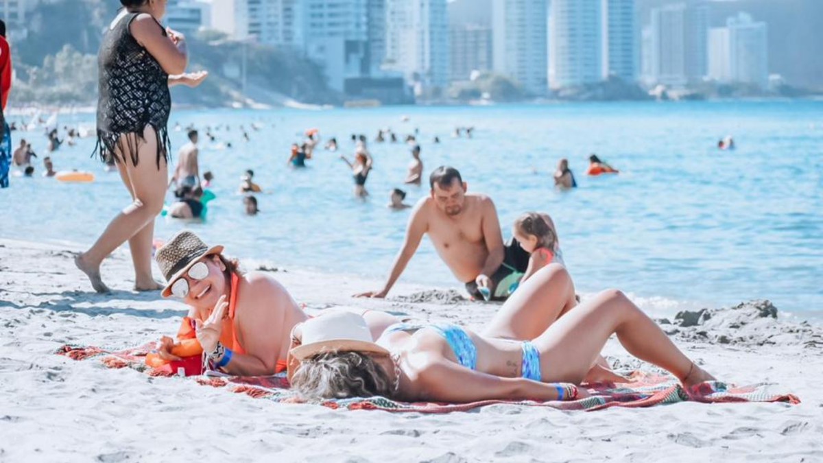 Más de 100.000 turistas, reservas de última hora y un destino que intenta dar respuesta

 – En la mira