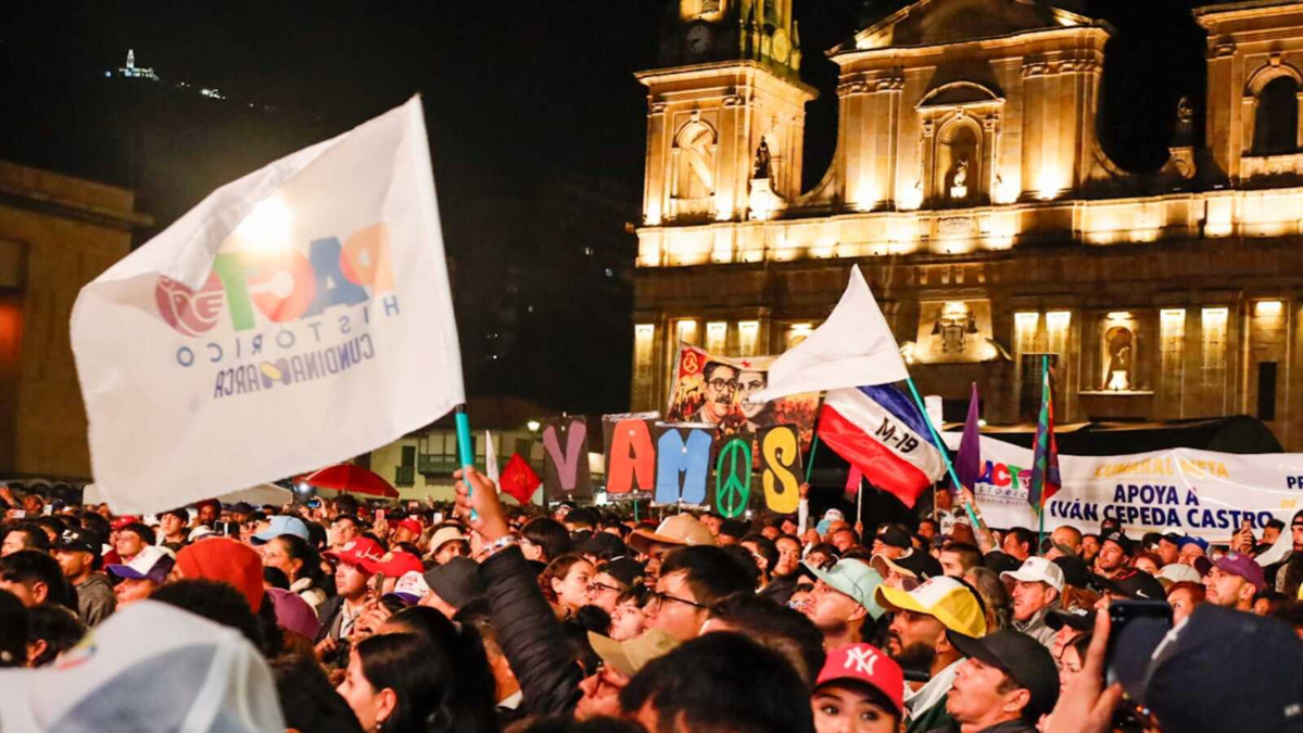 El histórico pacto respondió a la polémica por el cierre de la campaña electoral en la Plaza de Bolívar tras una denuncia sobre el pago de dinero y supuestas irregularidades.

 – En la mira