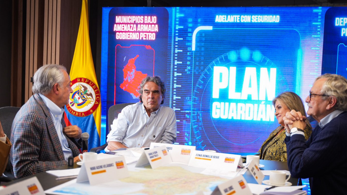 Se guardó un minuto de silencio en memoria de las víctimas del accidente aéreo en Puerto Leguízamo

 – En la mira