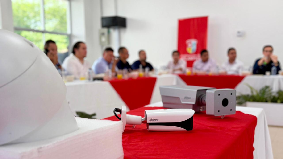 Se instalarán 411 dispositivos en 18 municipios; alcaldes apoyan sistema de vigilancia

 – En la mira