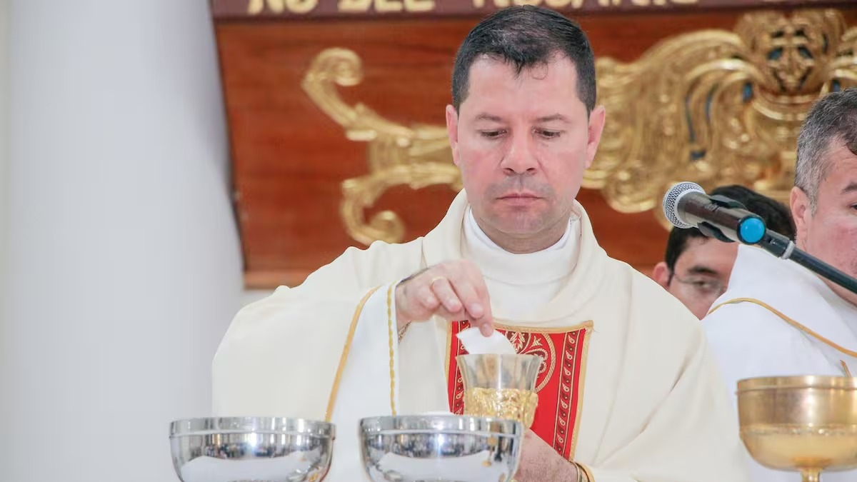 Un sacerdote que conoció al Papa Juan Pablo II murió en un trágico accidente camino a la costa caribeña.

 – En la mira