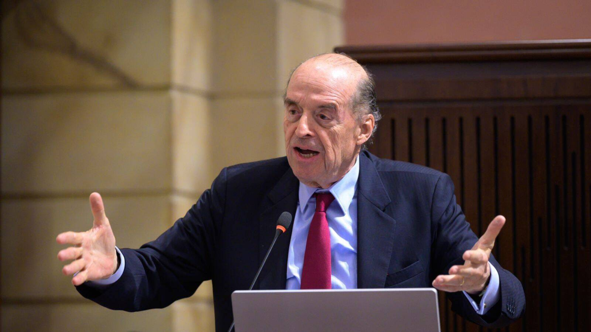 Álvaro Leyva califica al presidente Gustavo Petro de “jefe mafioso” y “notorio” tras acusaciones de mala conducta en caso de pasaportes.

 – En la mira