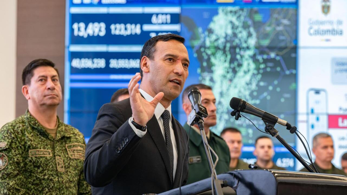 El Ministerio de Defensa, Pedro Sánchez, califica de “reacción cobarde” el atentado con moto bomba de Briceño

 – En la mira