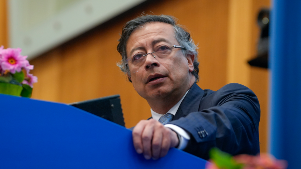 El presidente Gustavo Petro pidió a los bancos bajar las tasas de interés tras la decisión del Banco de la República de no bajar las tasas de interés

 – En la mira