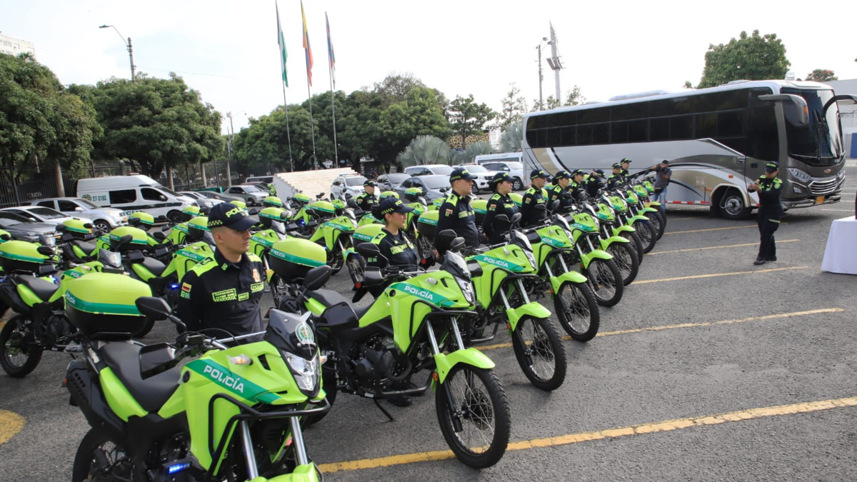 Cali refuerza cuerpo policial con vehículos y protección balística por 3 mil millones de pesos

 – En la mira