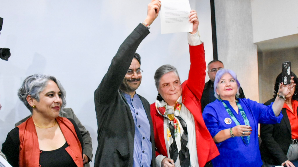 Dos partidos políticos excluyen a Iván Cepeda en primera vuelta y Clara López se suma a la campaña para atraer al centro

 – En la mira