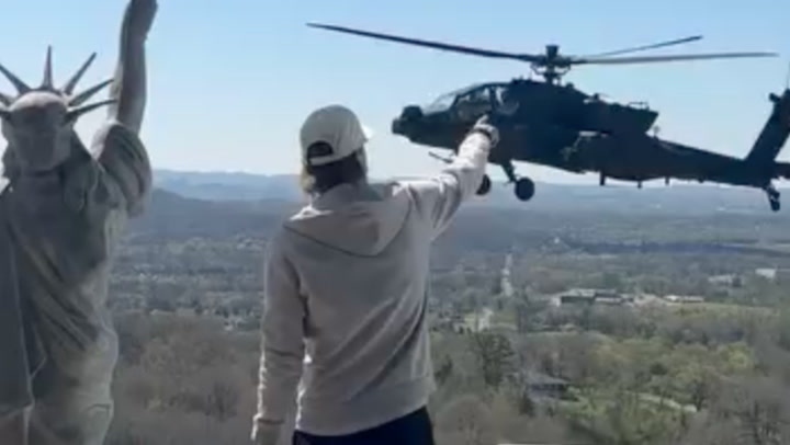 El ejército de EE. UU. investiga el vuelo no autorizado de un helicóptero Apache sobre la residencia de Kid Rock – EXTRA

 – En la mira