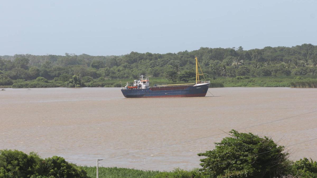 El canal de acceso se ha caracterizado por un calado de 10 metros desde hace tres años; las inversiones superan los 423 mil millones de dólares

 – En la mira