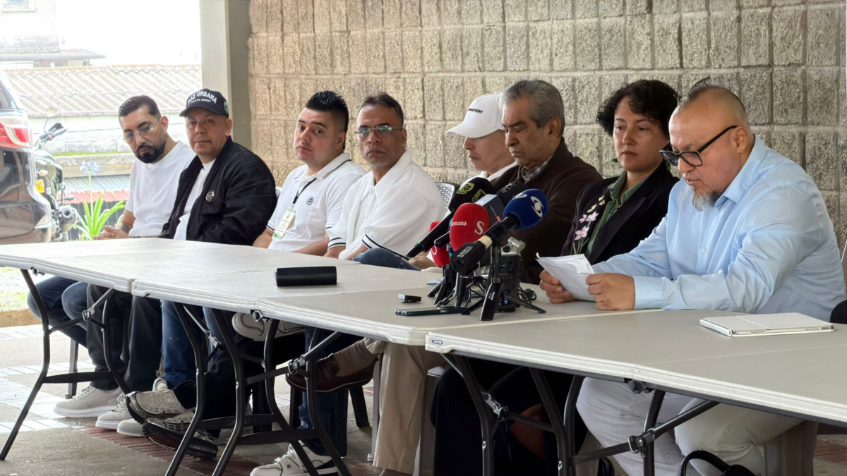 Respuesta de Isabel Zuleta y los titulares de la Mesa Municipal de Paz de Medellín a la decisión de la Fiscalía de levantar la suspensión de las órdenes de aprehensión

 – En la mira