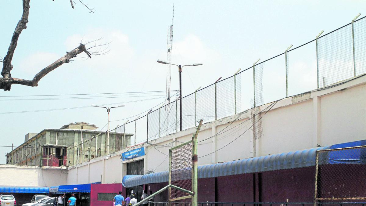 el prisionero fue asesinado a martillazos y puñaladas; aparentemente por venganza

 – En la mira